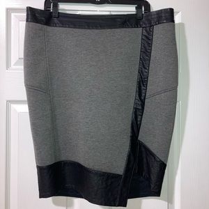 1X Black faux leather skirt